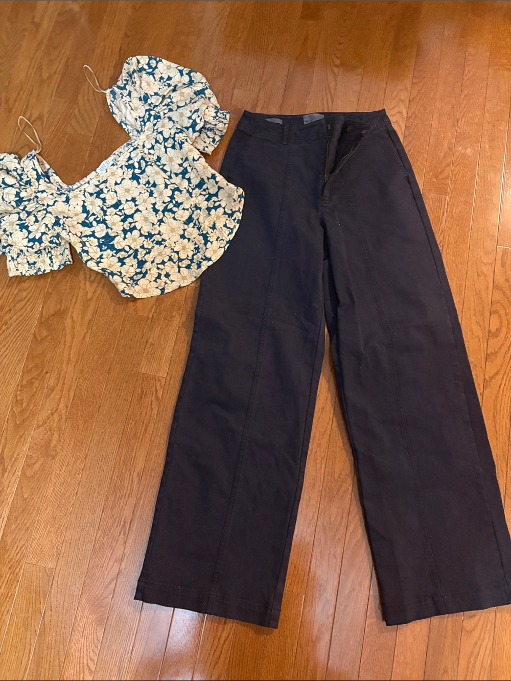 Women’s Wide Leg Pants in Black size 4